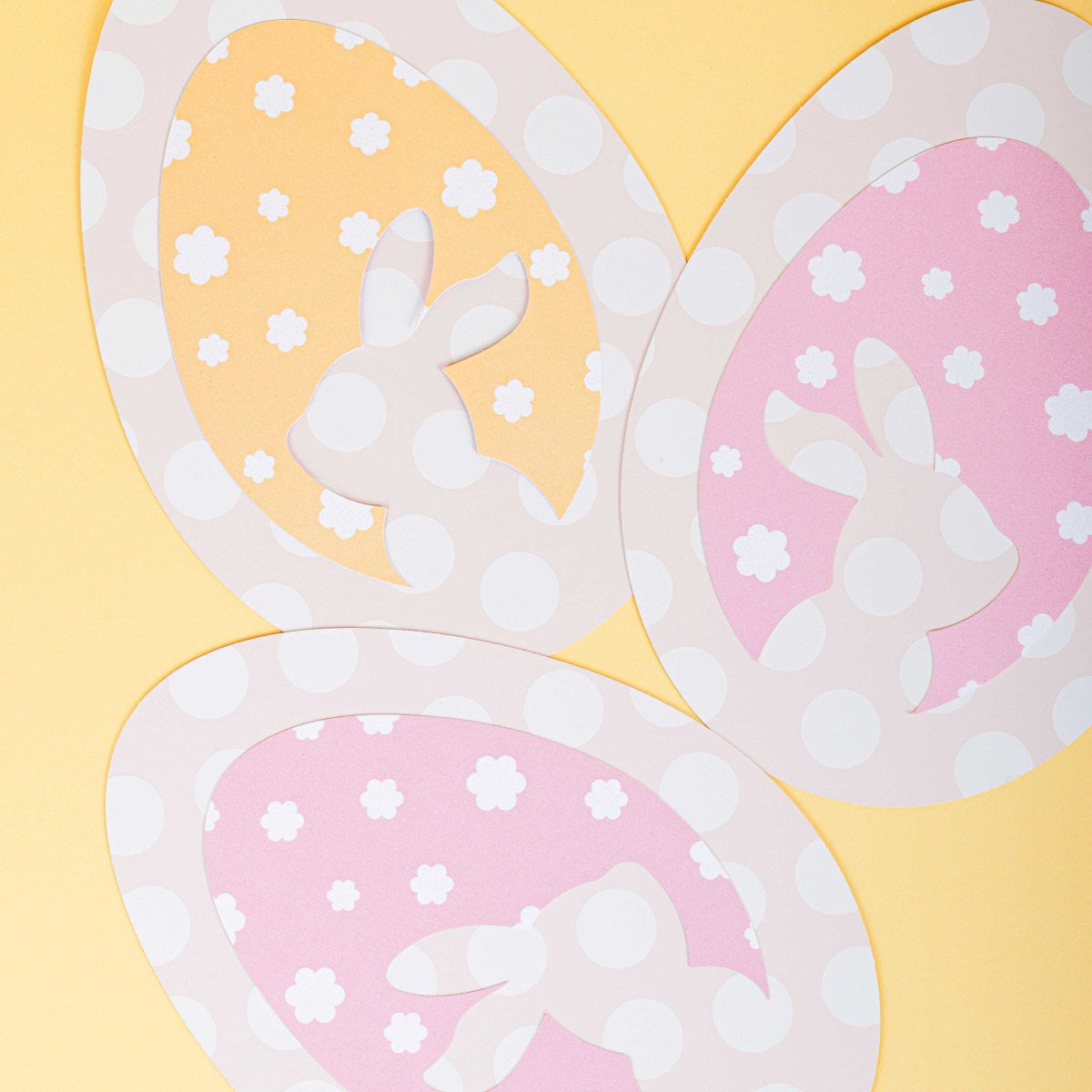 Paasei kaartje gele achtergrond