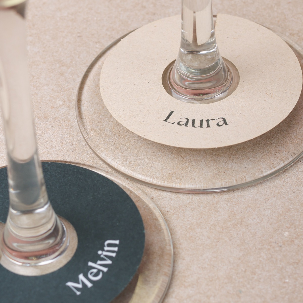 Naamkaartjes wijnglazen